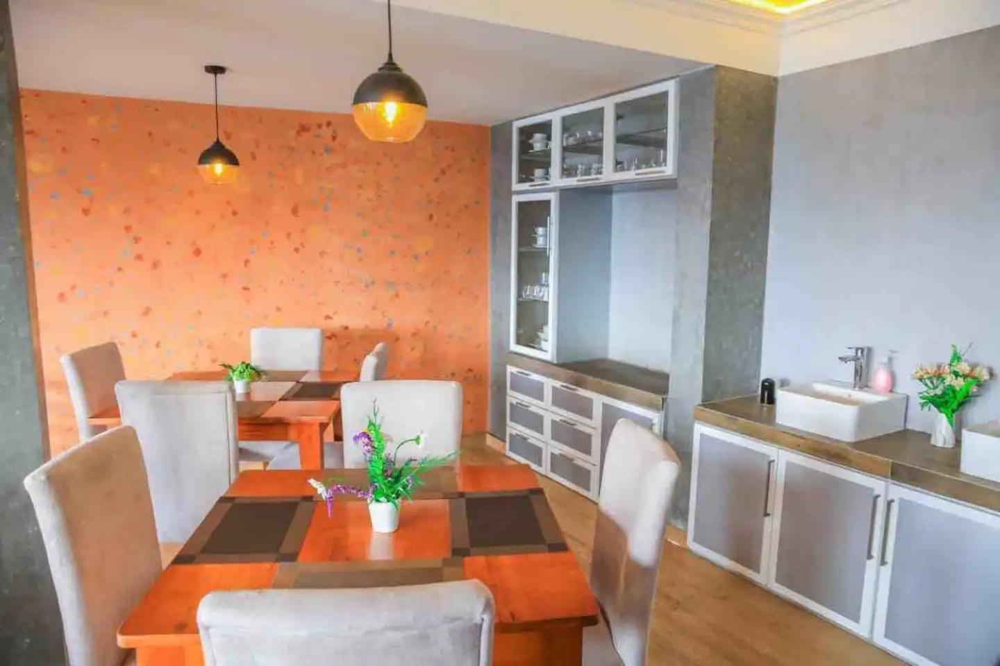 Готель Baron Luxury Boutique Нувара-Елія Екстер'єр фото